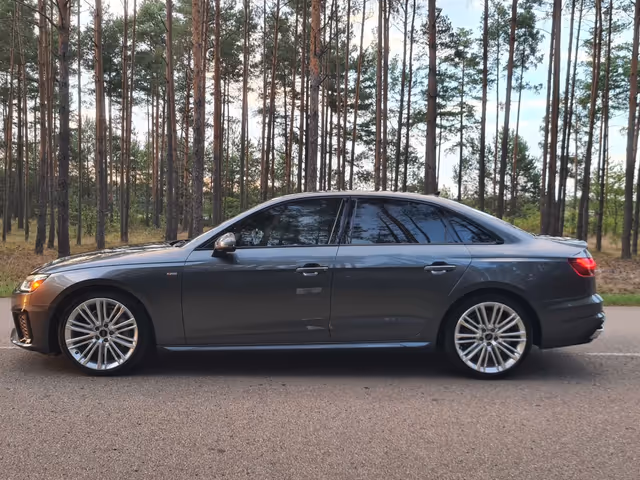 Audi A4 - фото 4