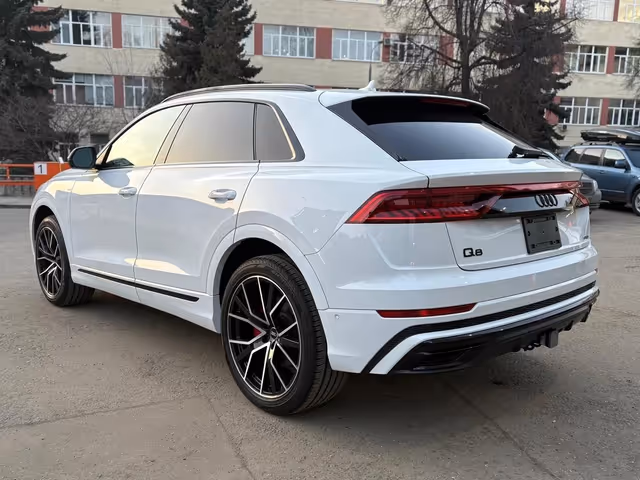 Audi Q8 - фото 5