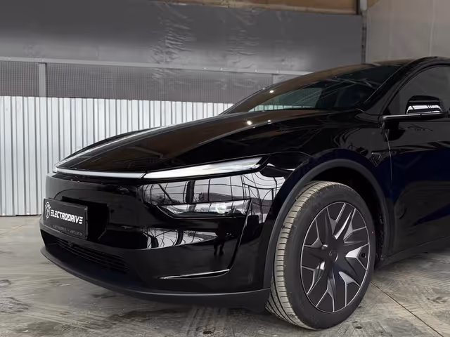 Tesla Model Y - фото 1