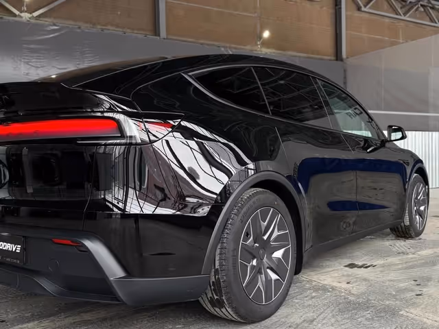 Tesla Model Y - фото 3
