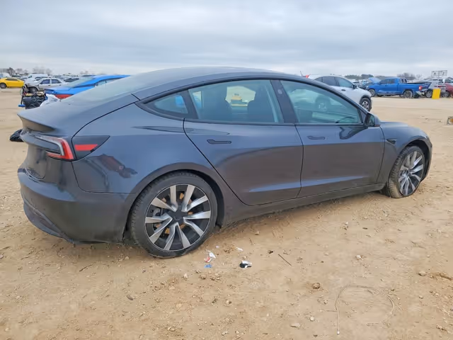 Tesla Model 3 - фото 5