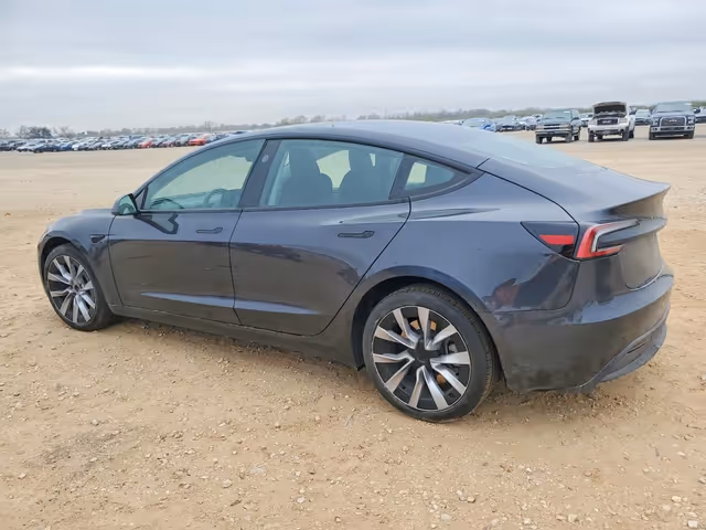 Tesla Model 3 - фото 4