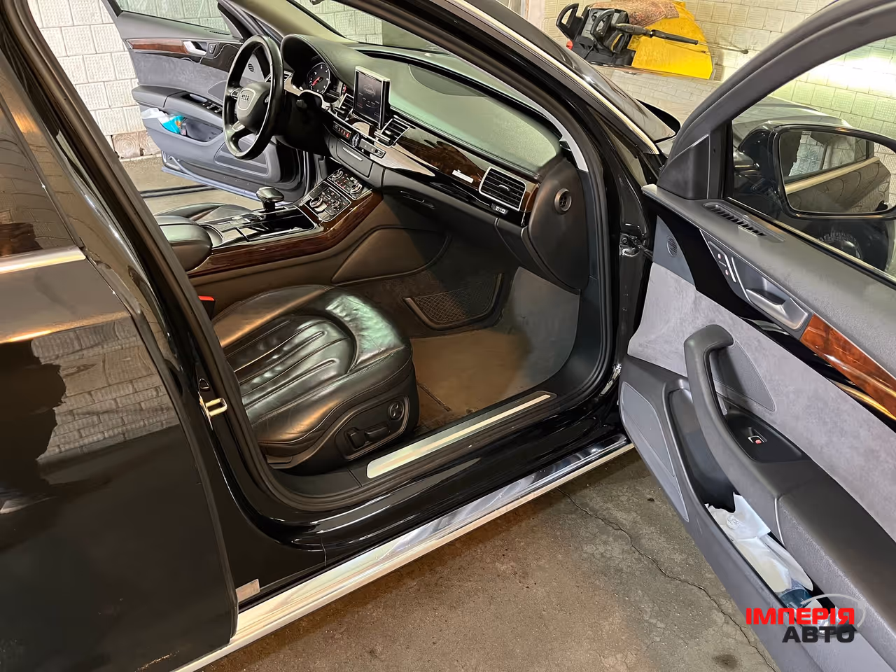 Audi A8 - фото 10