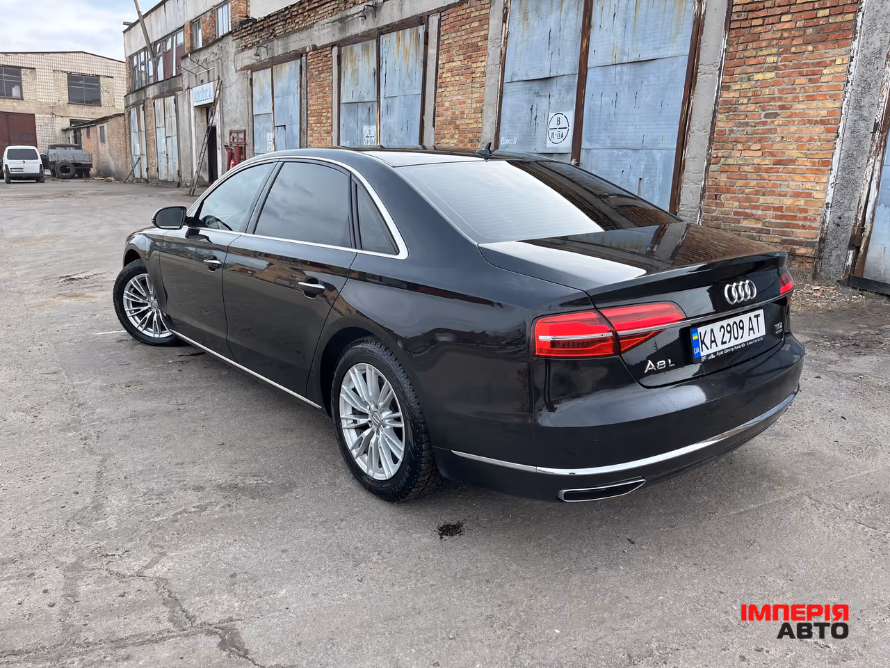 Audi A8 - фото 8