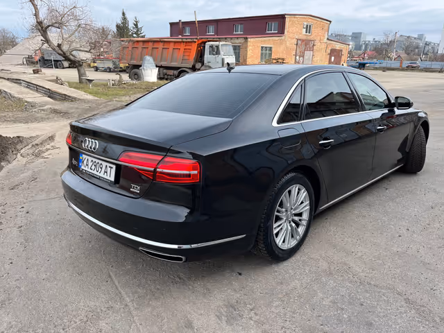Audi A8 - фото 4