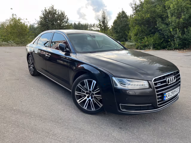 Audi A8 - фото 1
