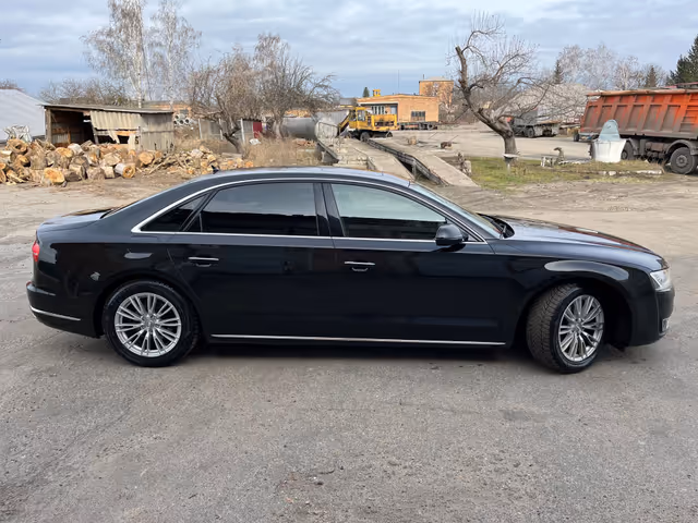 Audi A8 - фото 5