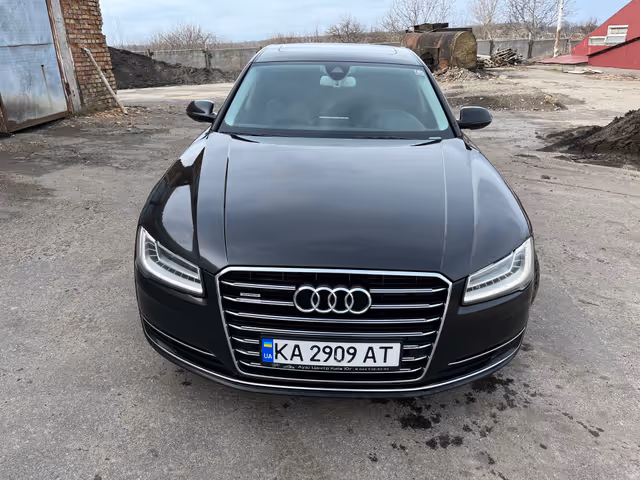 Audi A8 - фото 3