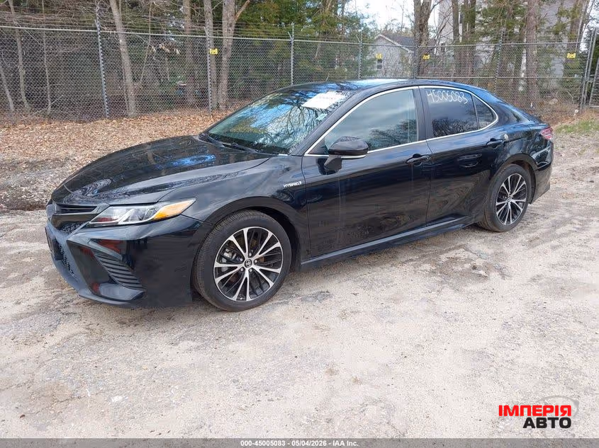 Toyota Camry - фото 2