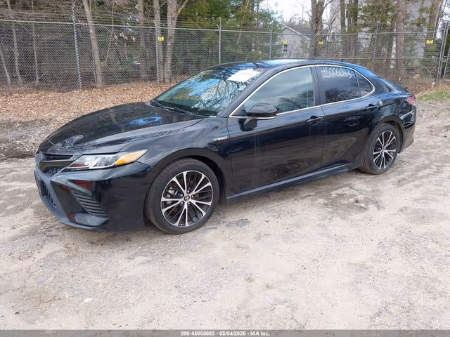 Toyota Camry - фото 2