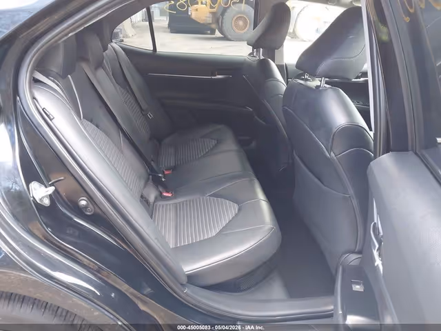 Toyota Camry - фото 4