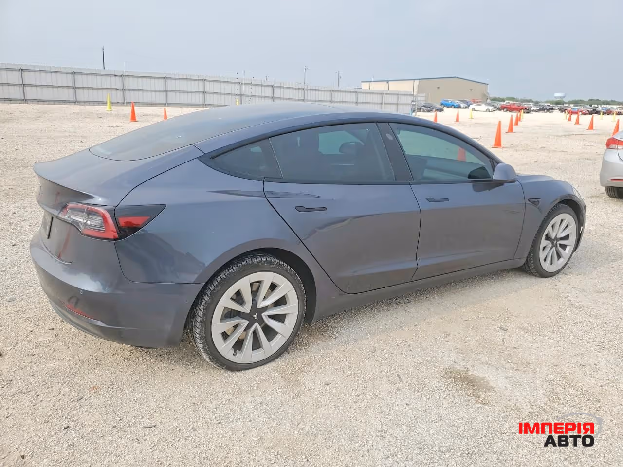 Tesla Model 3 - фото 3