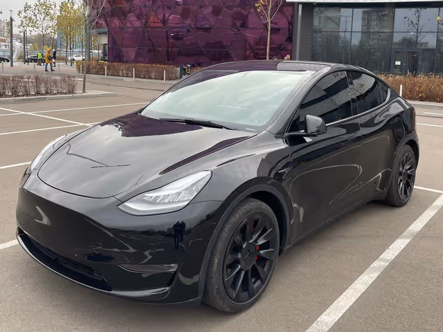 Tesla Model Y - фото 1