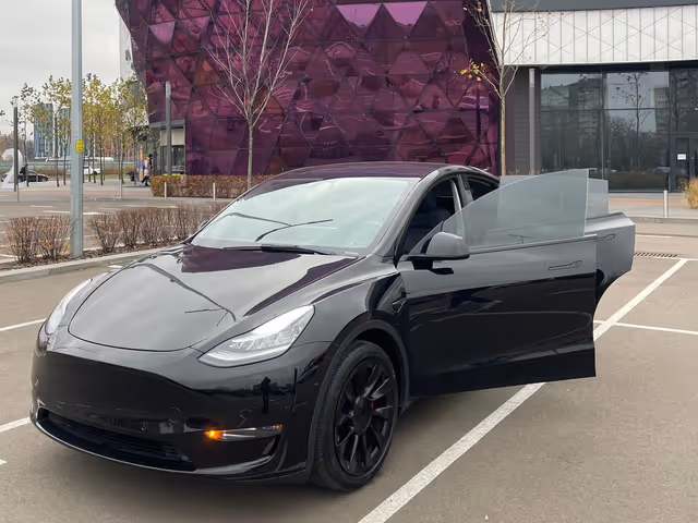 Tesla Model Y - фото 4