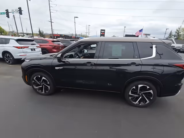 Mitsubishi Outlander - фото 2