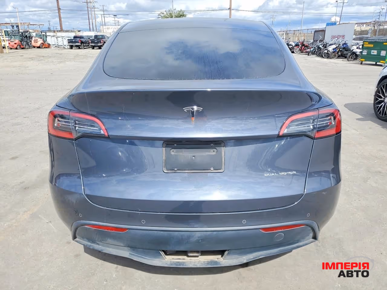Tesla Model Y - фото 6