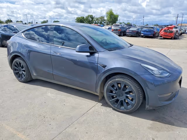 Tesla Model Y - фото 3