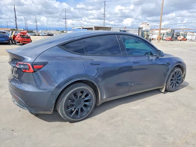 Tesla Model Y - фото 5