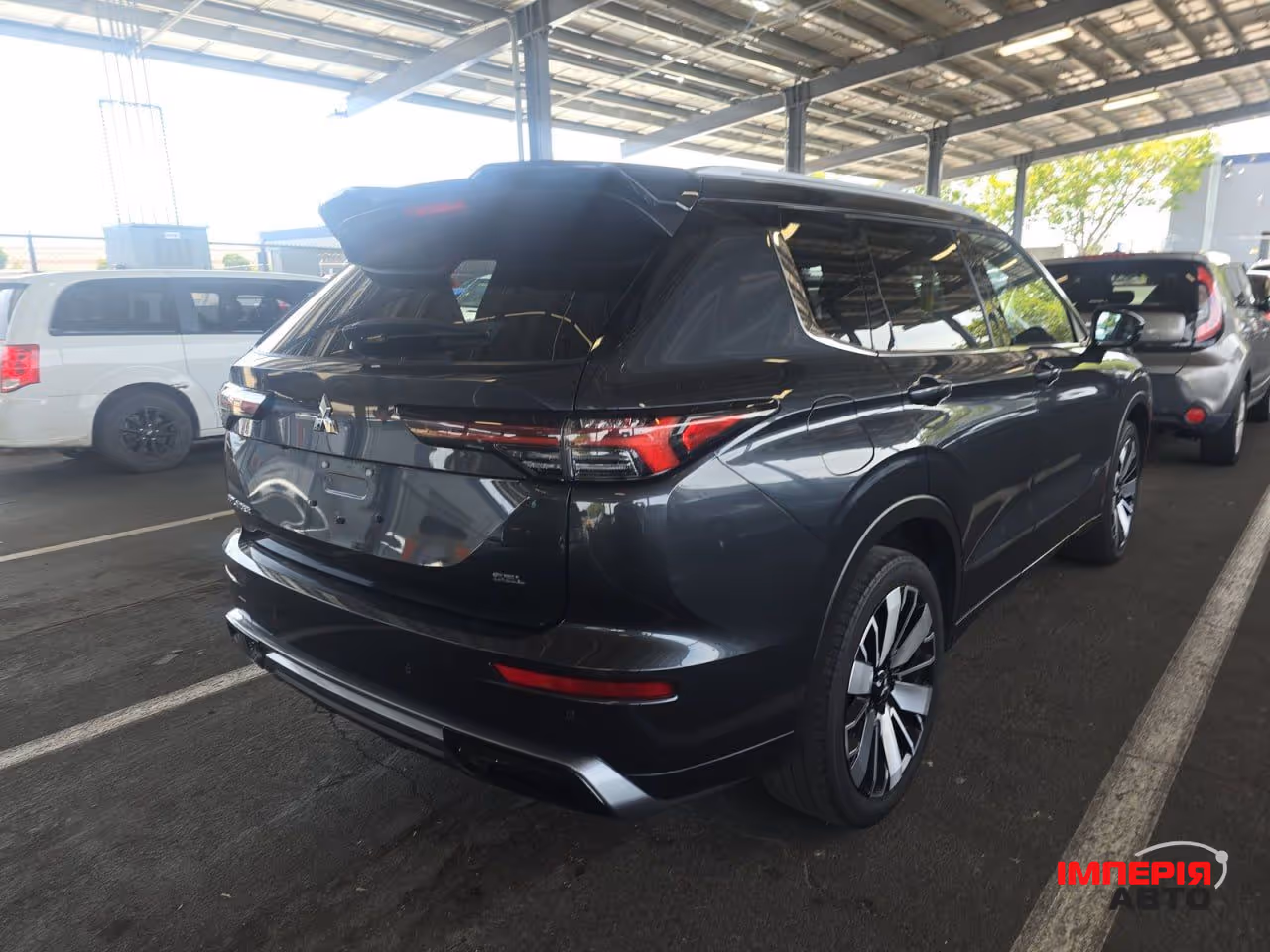 Mitsubishi Outlander - фото 4