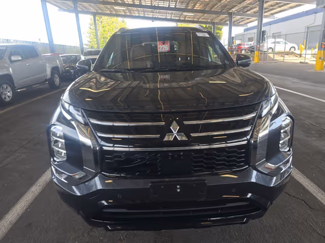 Mitsubishi Outlander - фото 2