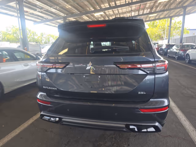 Mitsubishi Outlander - фото 5