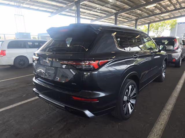 Mitsubishi Outlander - фото 4