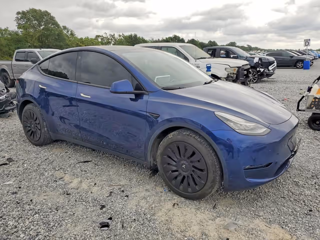 Tesla Model Y - фото 3