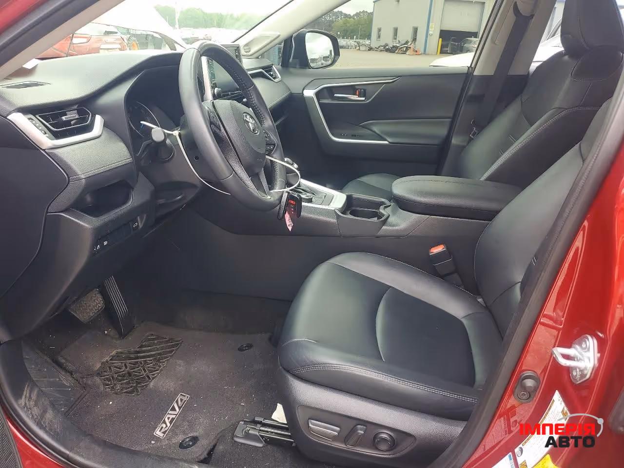 Toyota RAV4 - фото 8