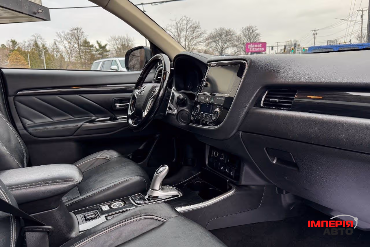 Mitsubishi Outlander - фото 11