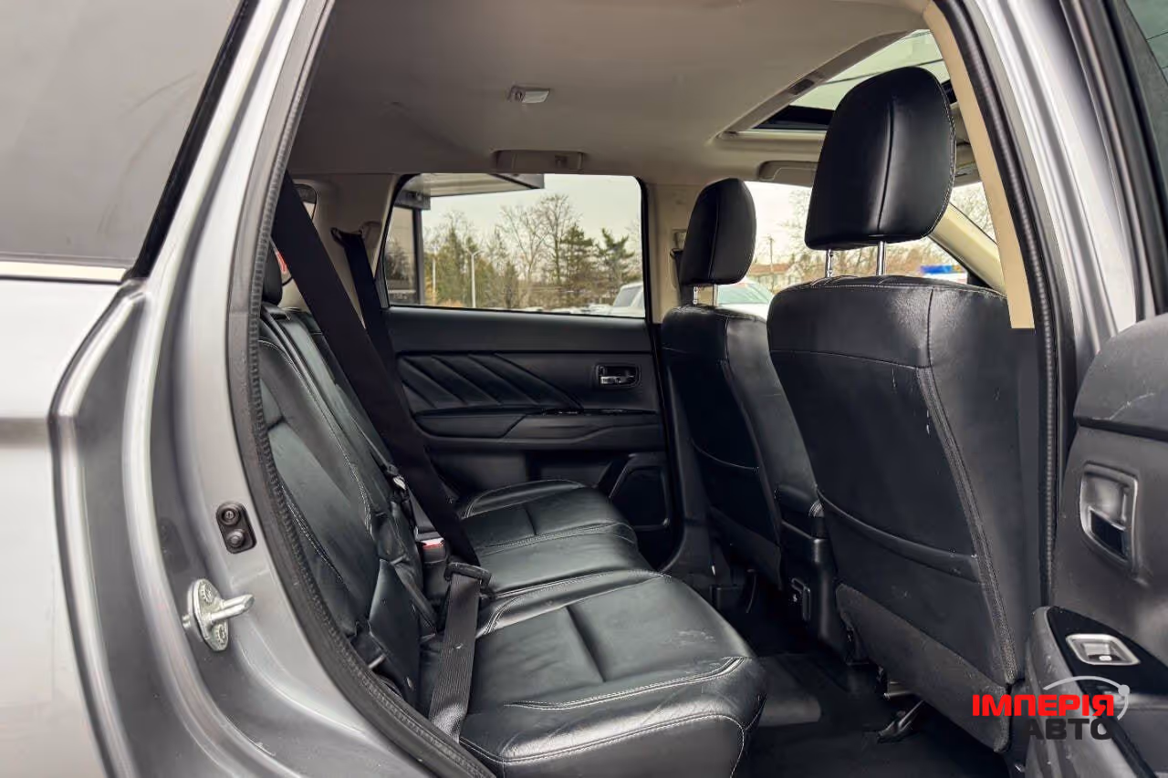 Mitsubishi Outlander - фото 14