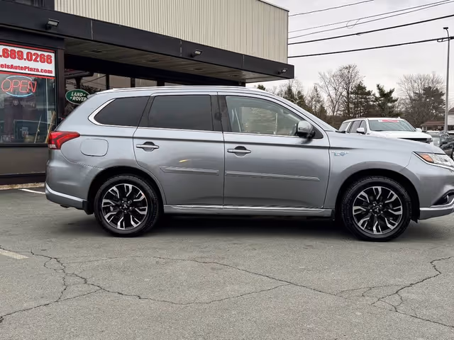 Mitsubishi Outlander - фото 4