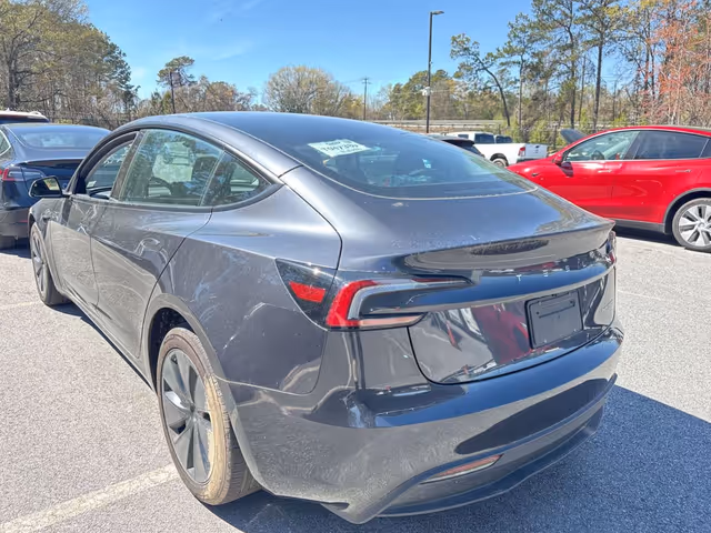 Tesla Model 3 - фото 2
