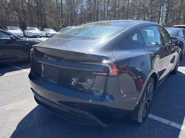 Tesla Model 3 - фото 4
