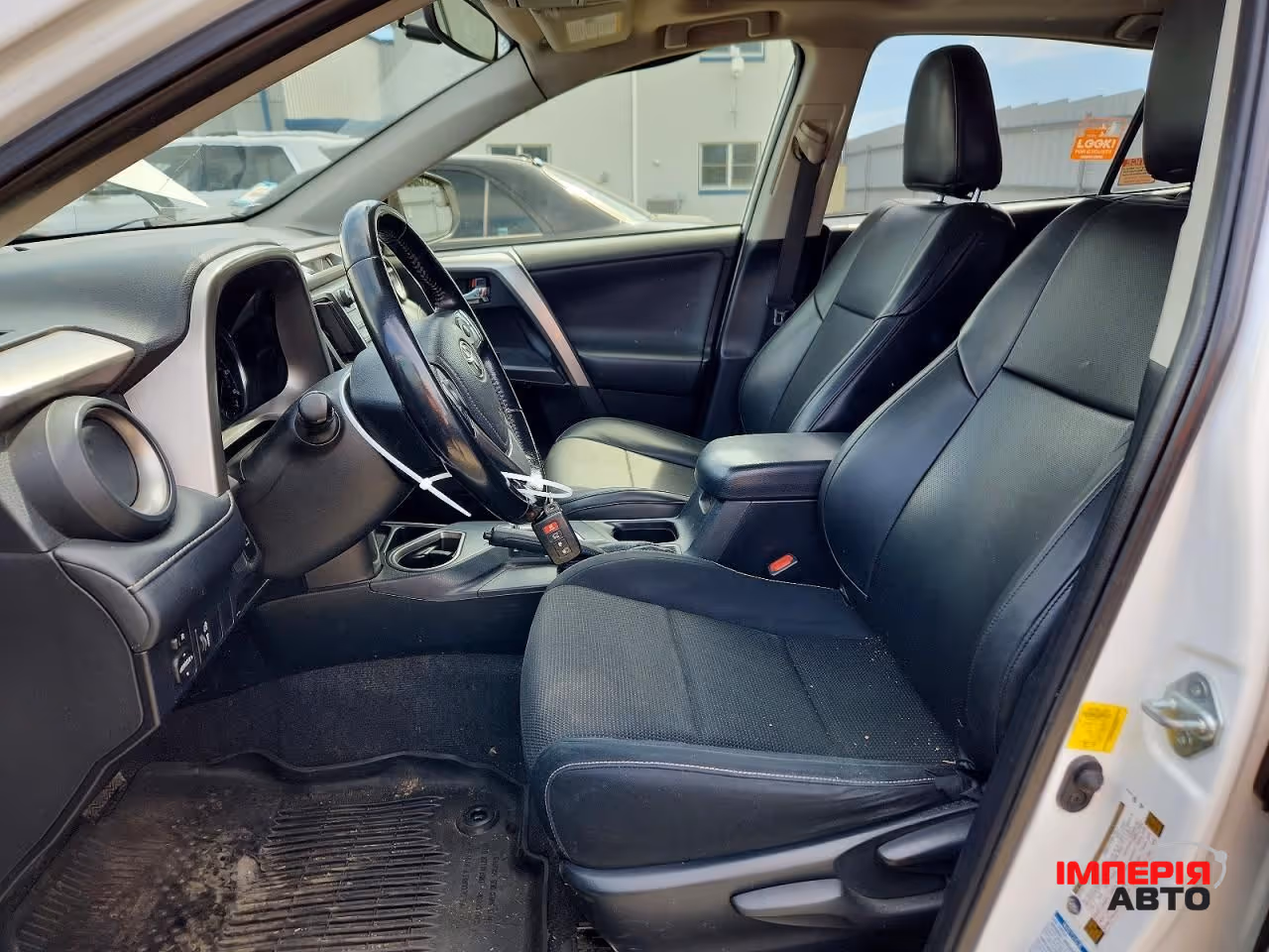Toyota RAV4 - фото 8