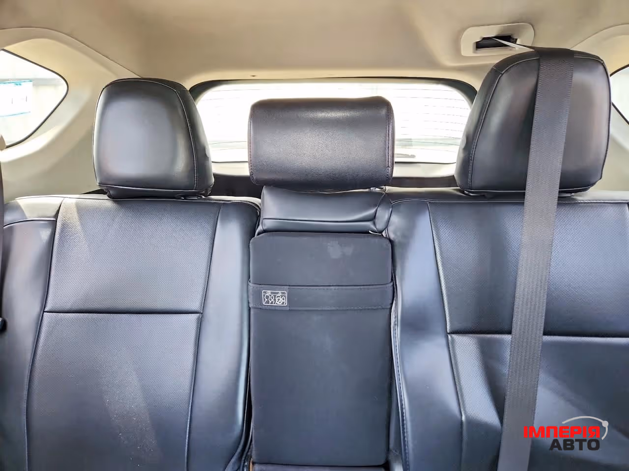 Toyota RAV4 - фото 10
