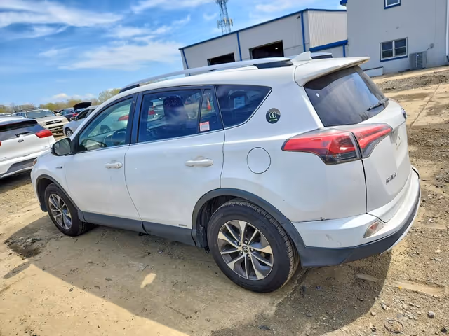 Toyota RAV4 - фото 5
