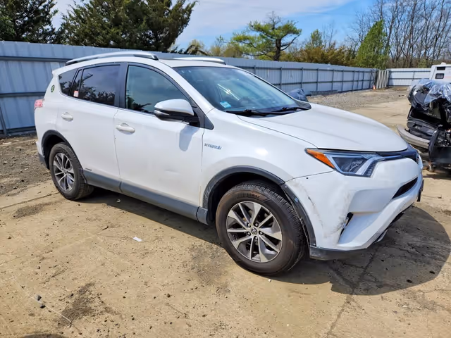 Toyota RAV4 - фото 2