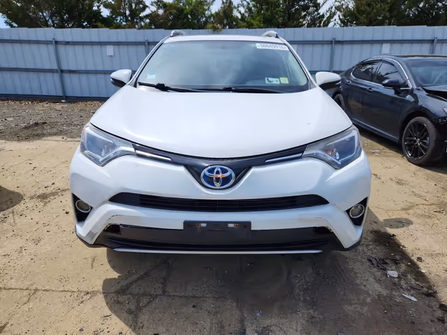 Toyota RAV4 - фото 1