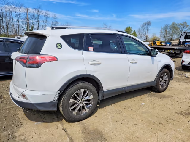Toyota RAV4 - фото 4