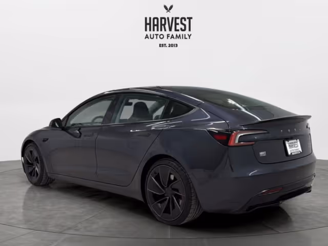 Tesla Model 3 - фото 2