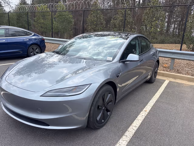 Tesla Model 3 - фото 3