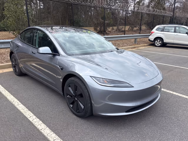 Tesla Model 3 - фото 1