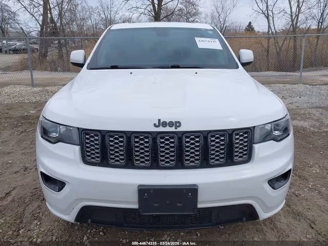 Jeep Grand Cherokee - фото 1
