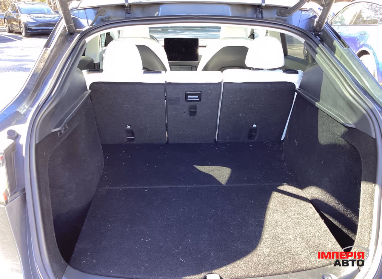 Tesla Model Y - фото 8