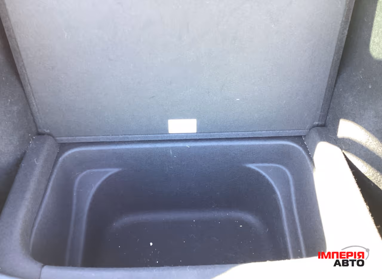 Tesla Model Y - фото 13
