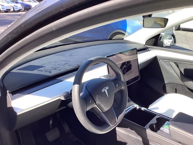 Tesla Model Y - фото 5