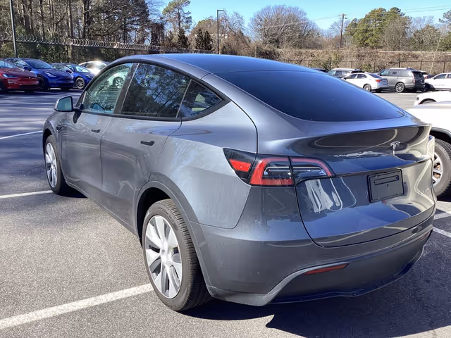 Tesla Model Y - фото 2