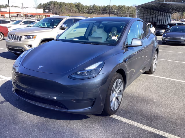 Tesla Model Y - фото 1