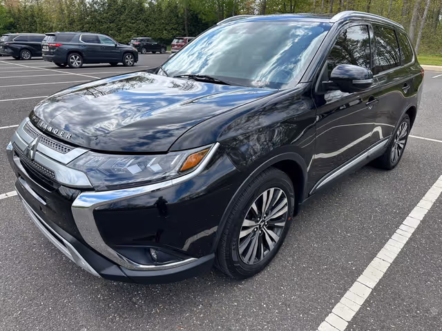 Mitsubishi Outlander - фото 1