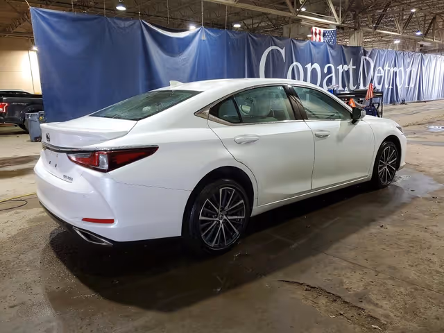 Lexus IS - фото 4